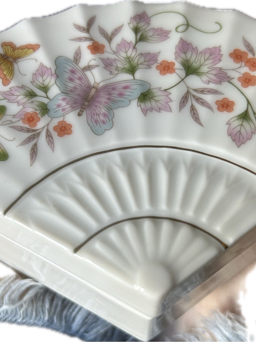 Vintage Avon 1980 Butterfly Fantasy Porcelain Fan Trinket Japanese Box